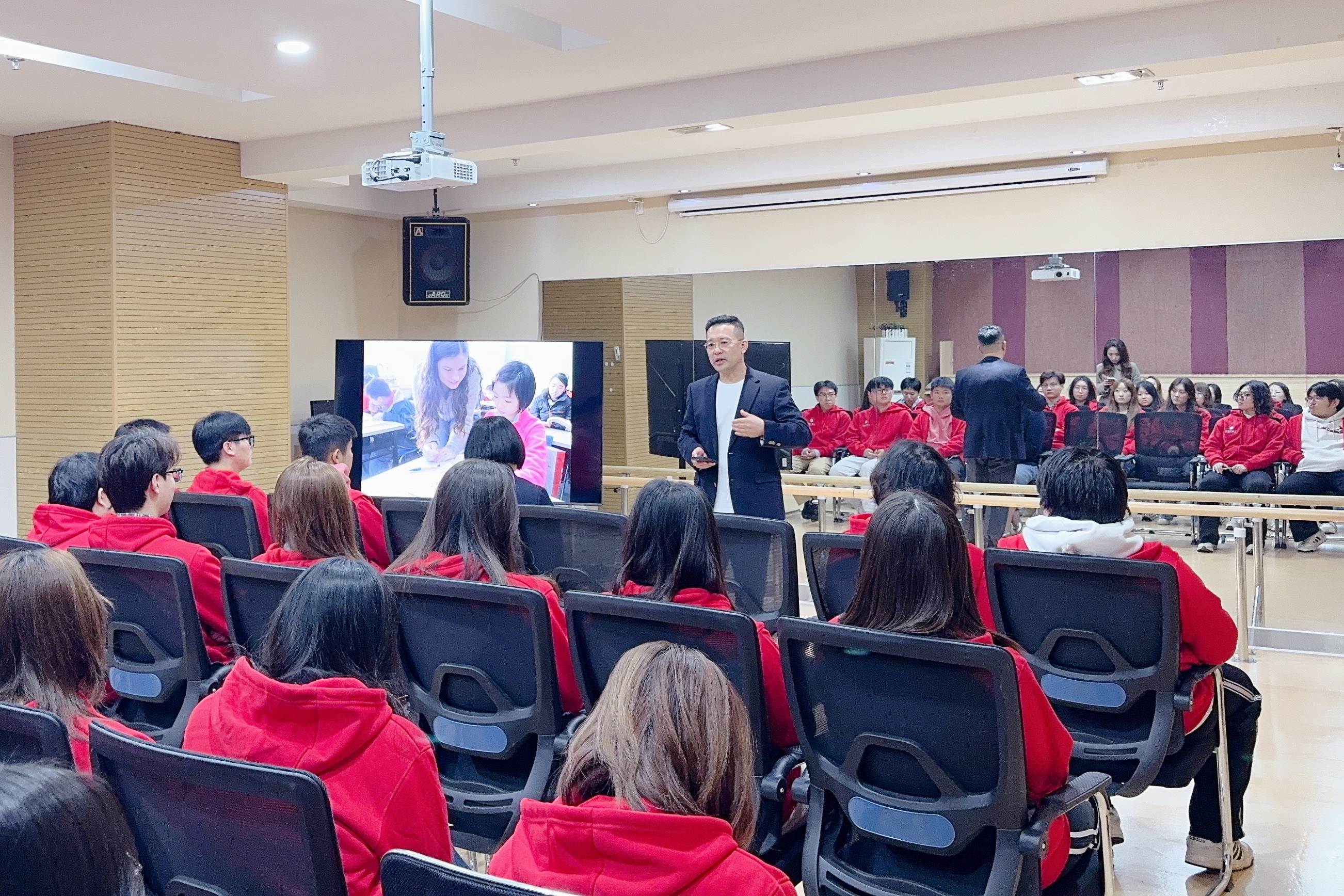 10.21民进沈阳市委会搭建实践桥梁 赋能高校师生服务地方发展 (3).jpg