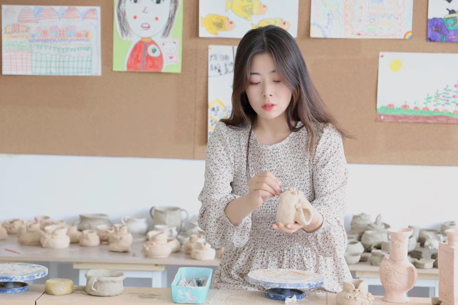 10.29银晶晶:以匠心绘非遗,用热爱育新人 (2).jpg