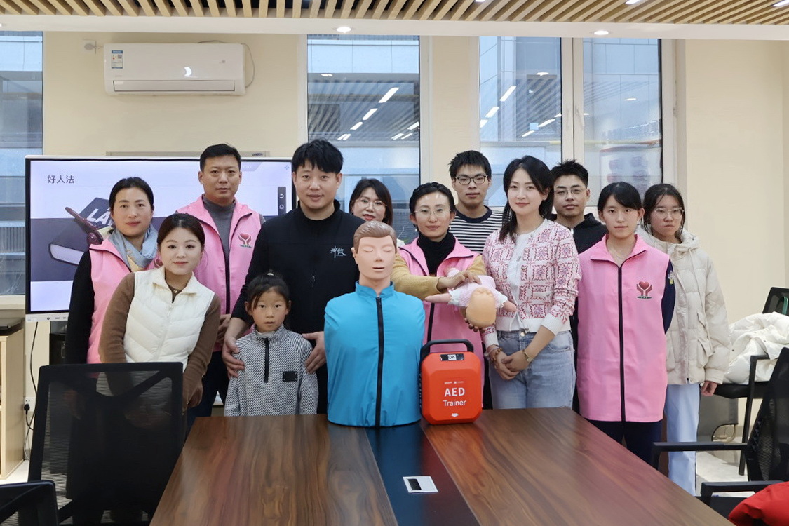12.4民进浑南区总支举办应急救护知识进社区活动 (1).jpg