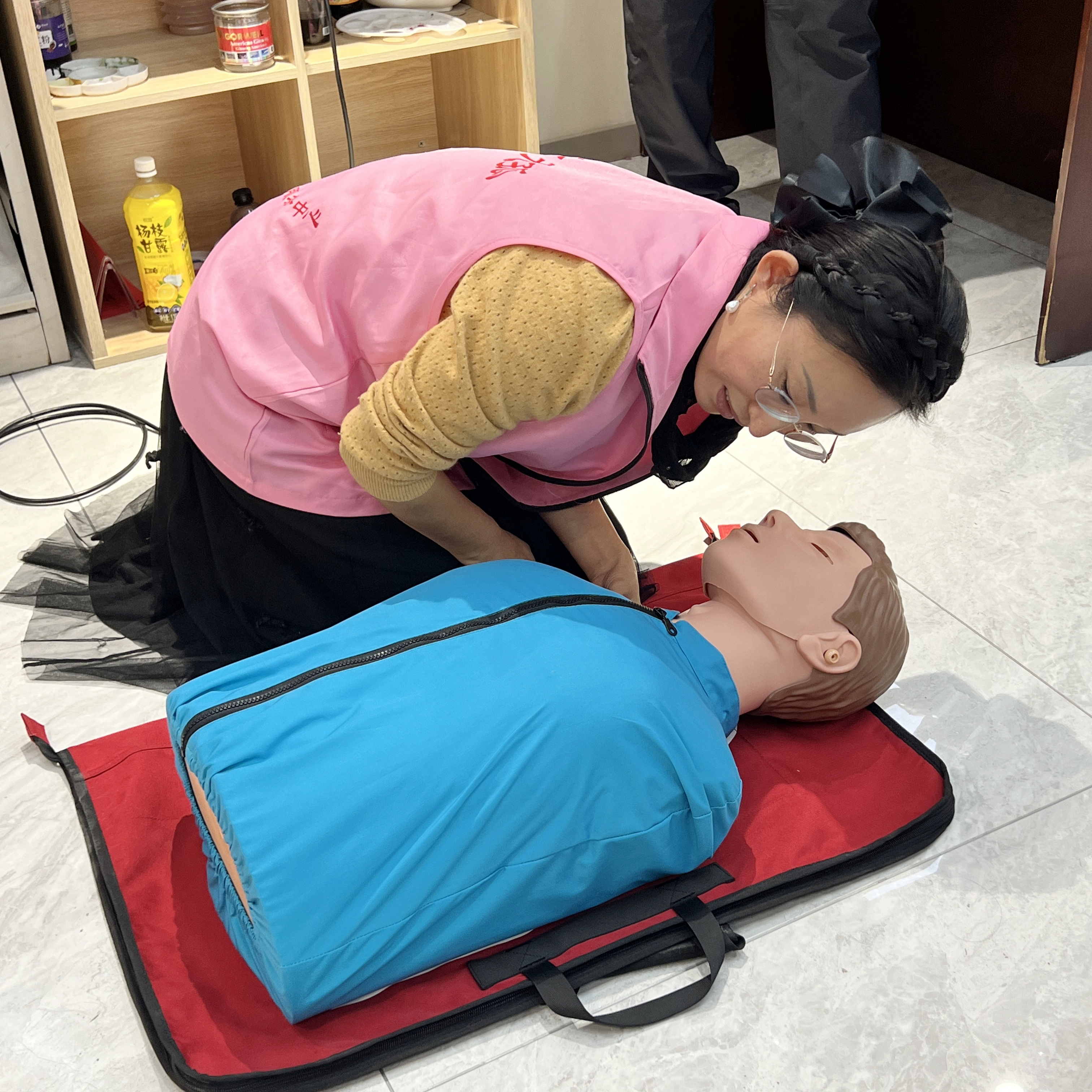 12.4民进浑南区总支举办应急救护知识进社区活动 (2).jpg