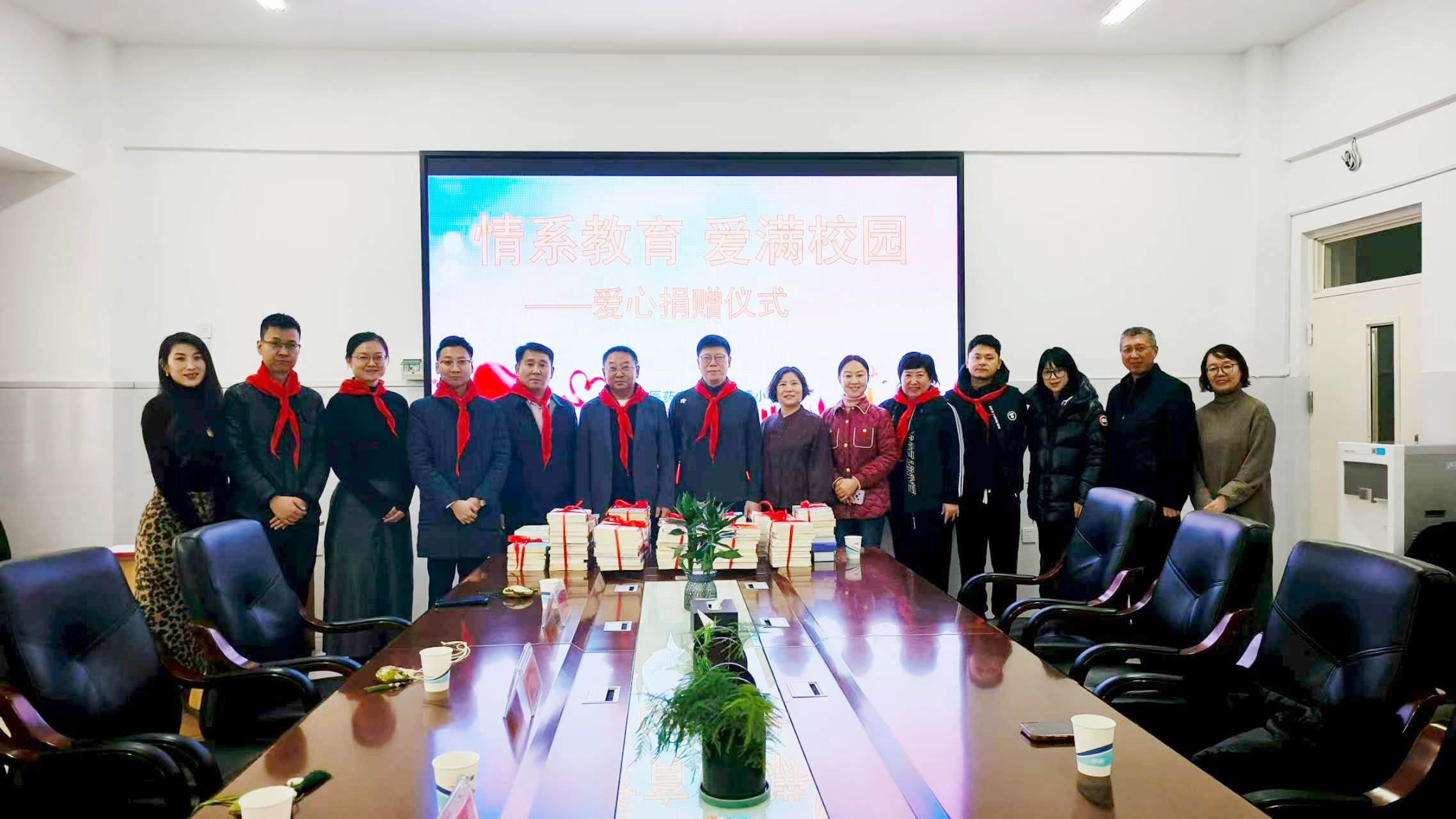 12.31民进沈河区工委开展“送书香润童心 聚合力助成长”图书捐赠活动 (1).jpg