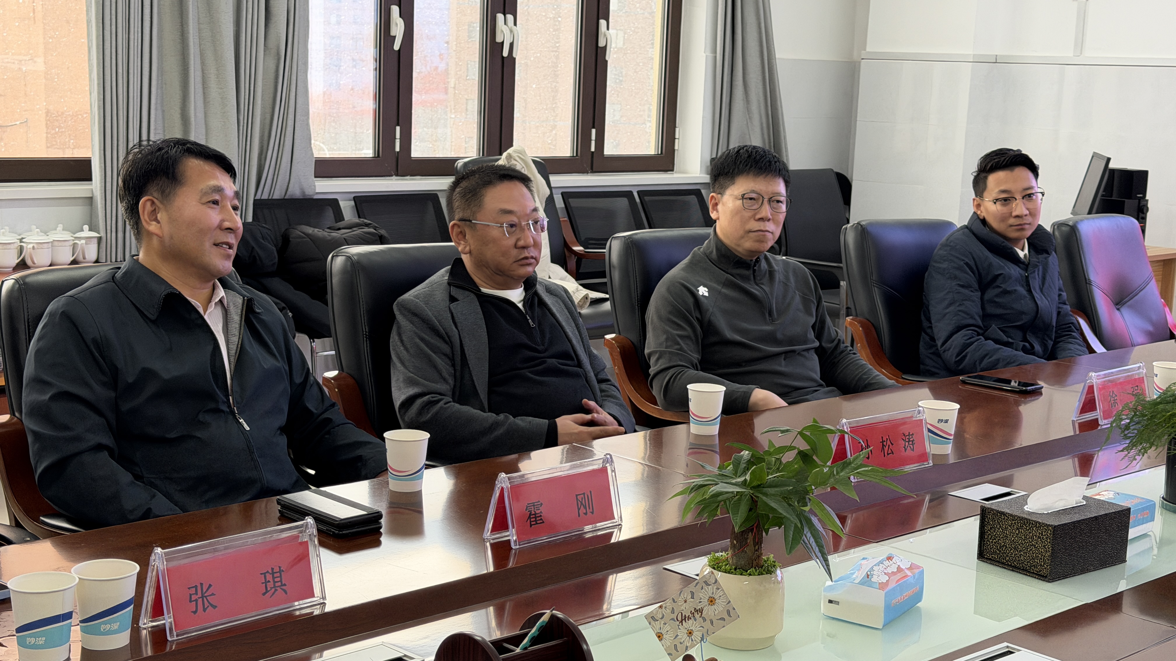 12.31民进沈河区工委开展“送书香润童心 聚合力助成长”图书捐赠活动 (2).jpg